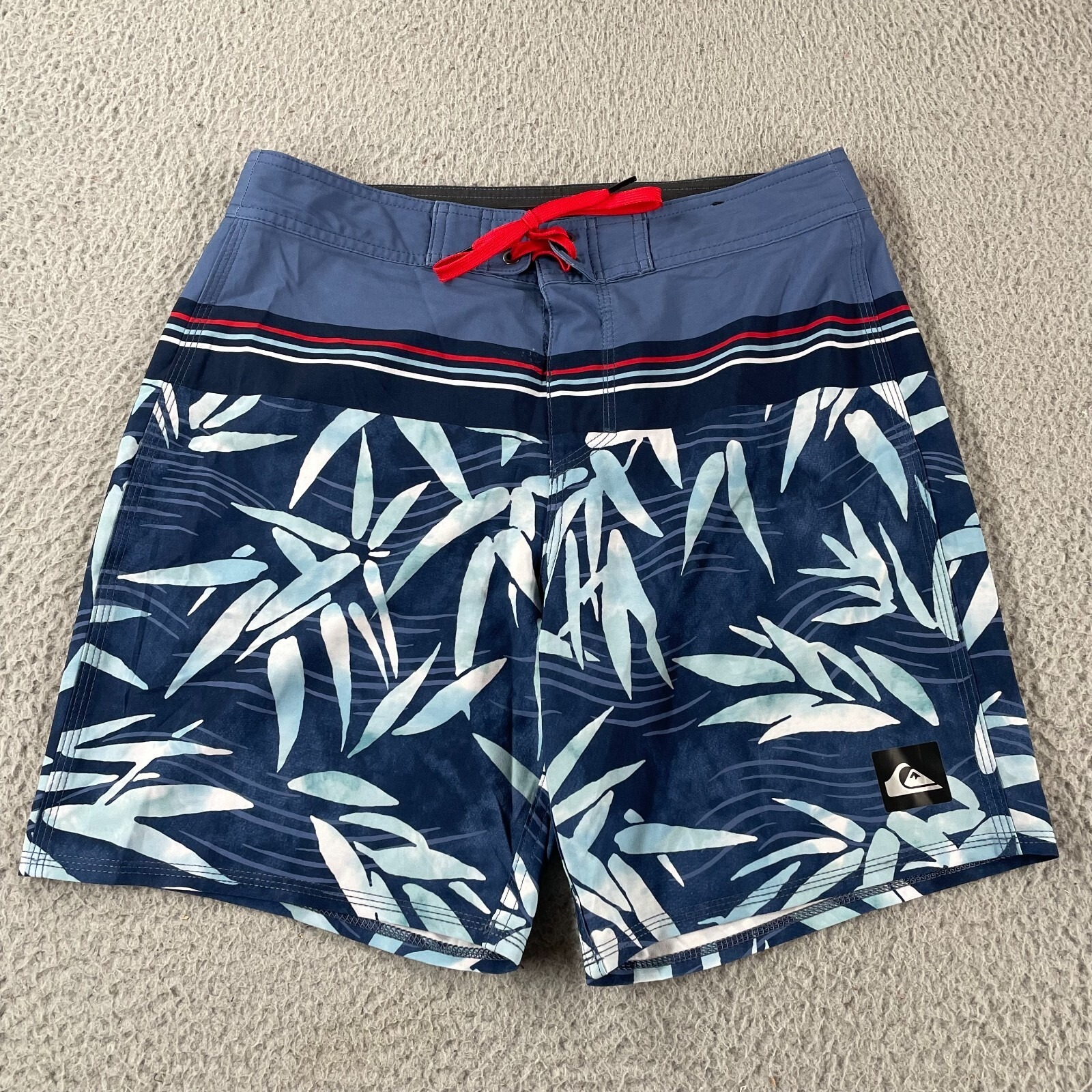 Quiksilver Dryflight Boardshorts Mens Size 30 Blue Floral Print Water Repellant